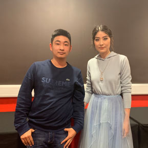 陳慧琳與經(jīng)紀人李志合影